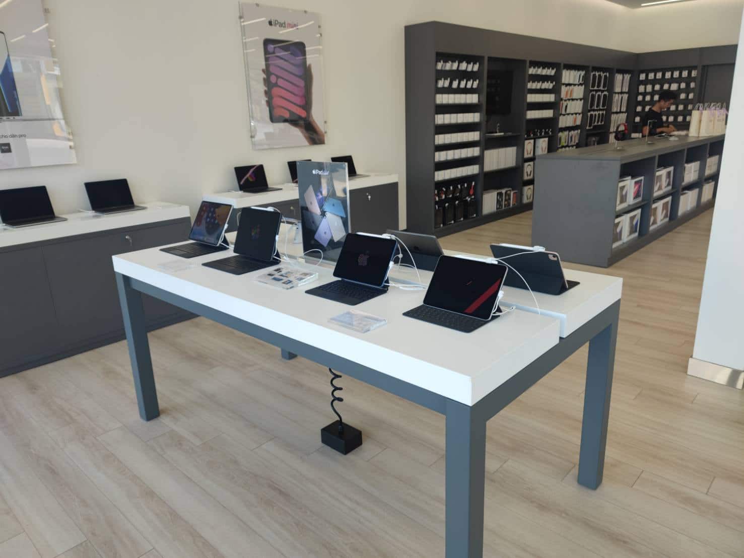 Thiết kế - Thi công showroom máy tính điện thoại - Ảnh 7